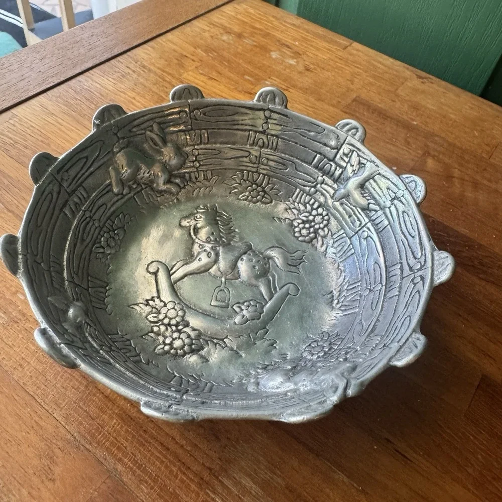 Vintage Handcrafted Pewter-Style Decorative‎ Bowl – Horse & Bunny Shelf Nursery